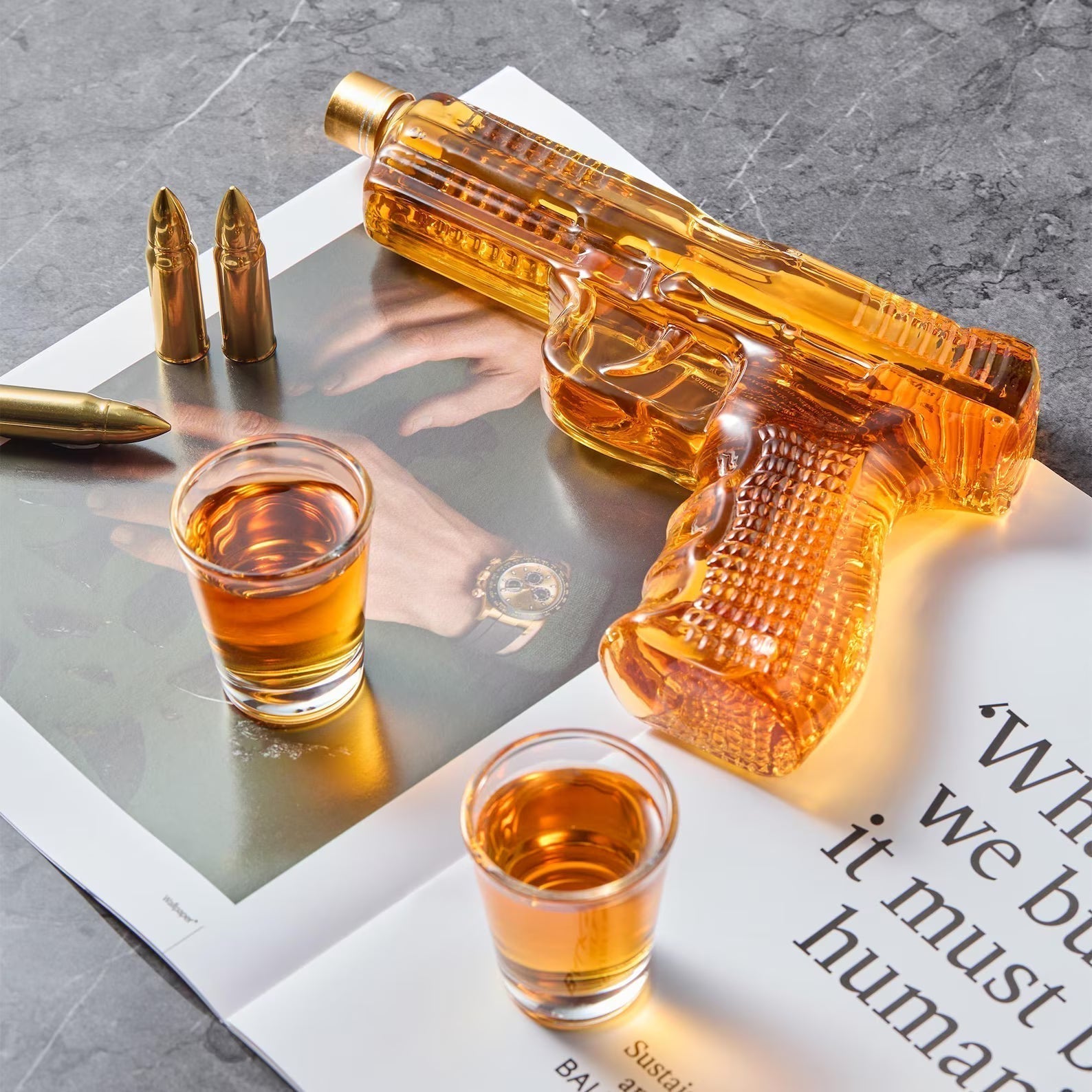 Whisky Bottle – Gun Set Edition with Glasses